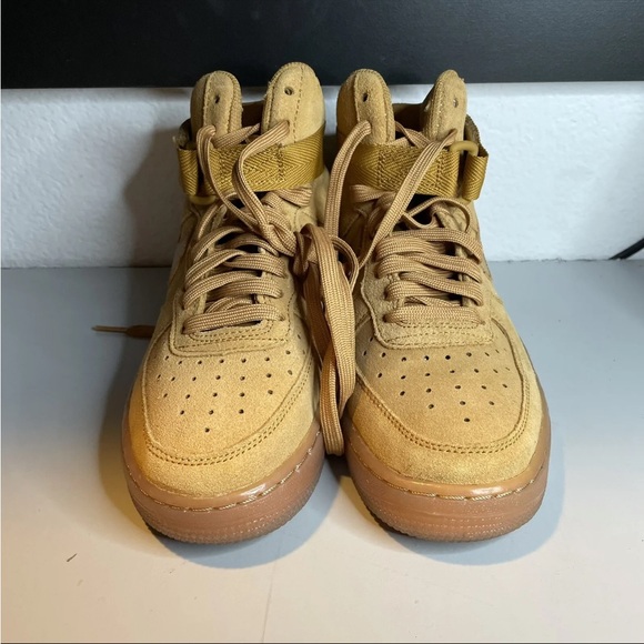 Nike - Picture 2 of 7